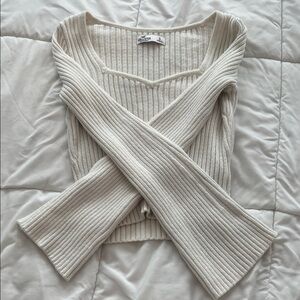Hollister Women's V-Neck Sweater in Cream